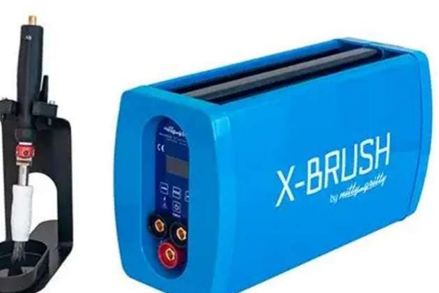 Electrochemical weld cleaning and polishing machine for stainless steel welds